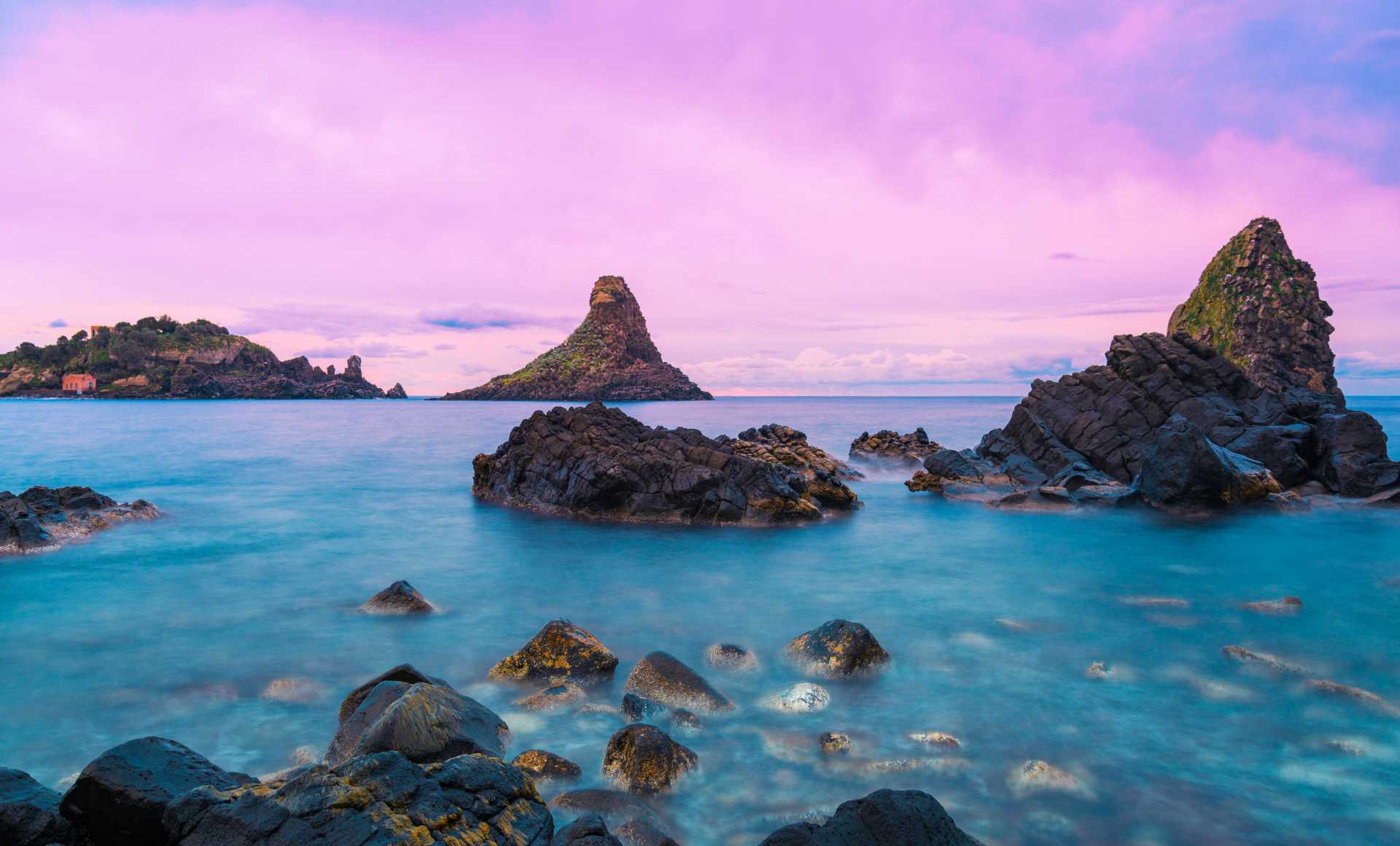 Guía de viaje a Sicilia, qué ver en Catania, guía de viaje a Catania, Sicilia en transporte público. Itinerario de Viaje a Sicilia, Itinerario de viaje Catania, cosas que hacer cerca de Catania. Aci Castello y Aci Trezza, visita de un día desde Catania