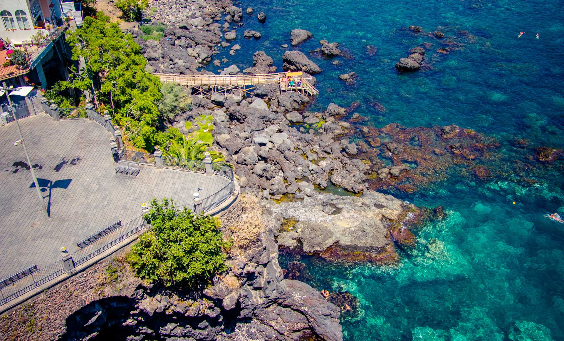 Guía de viaje a Sicilia, qué ver en Catania, guía de viaje a Catania, Sicilia en transporte público. Itinerario de Viaje a Sicilia, Itinerario de viaje Catania, cosas que hacer cerca de Catania. Aci Castello y Aci Trezza, visita de un día desde Catania