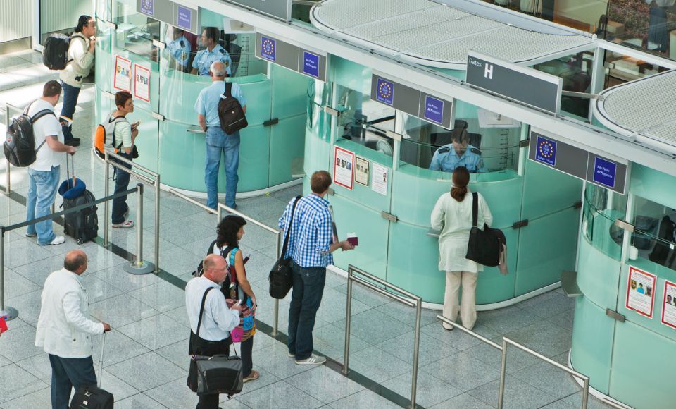 control de pasaportes, control migratorio en aeropuertos