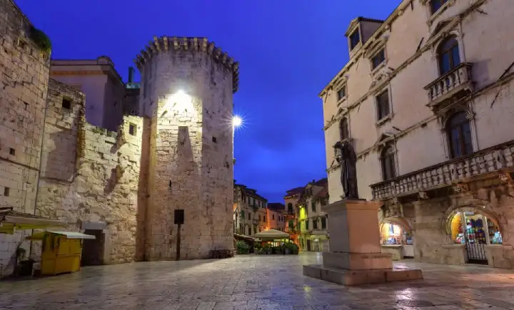 Plaza de la fruta Split, Itinerario de viaje por split, qué ver en Split, Palacio Dioclesiano