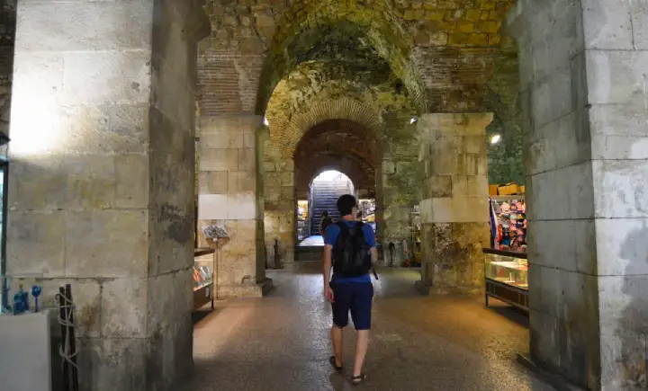 Sótanos del Palacio de Dioclesiano en Split, Itinerario de viaje por split, qué ver en Split, Palacio Dioclesiano